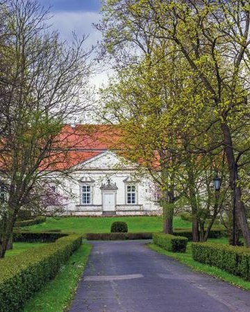 Zabytkowy zespół pałacowo-parkowy w Oborach