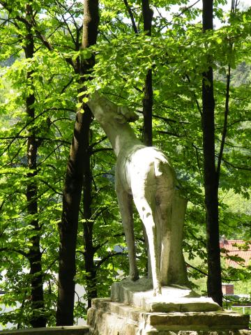 Jelonek - rzeźba w Parku Zdrojowym